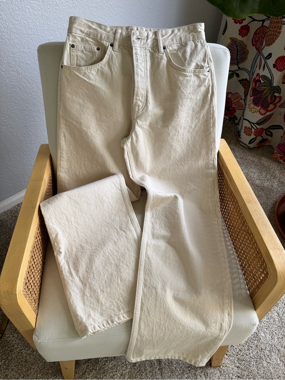 Zara women’s wide leg Jeans in cream